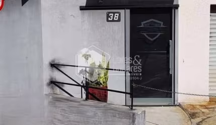 PONTO PARA LOCAÇÃO, COM 42M² 2 BANHEIROS, ÁGUA E LUZ INDIVIDUALIZADO, AR CONDICIONADO EM RUA TRANQU
