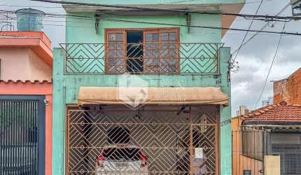 Sobrado para venda com 3 quartos, sendo 1 suíte, 196m²
