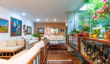 Casa tipo para venda com 4 quartos, sendo 4 suítes, 571m²