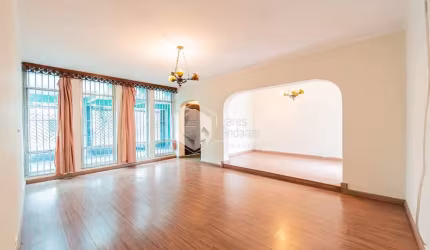 Casa tipo para venda com 4 quartos, sendo 1 suíte, 299m²