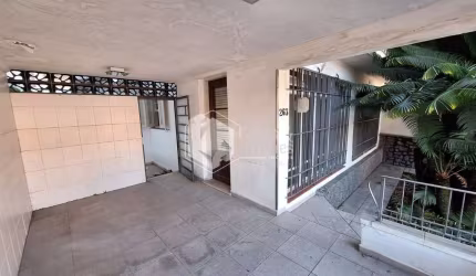 Casa tipo para venda com 3 quartos, 131m²