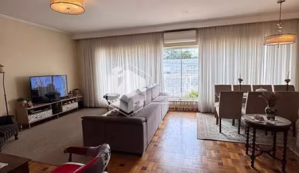 Casa tipo para venda com 3 quartos, sendo 2 suítes, 325m²