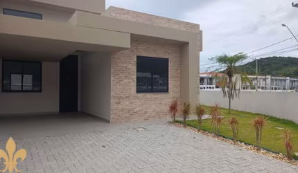 Casa com 3 quartos à venda no Sertão do Maruim, São José  por R$ 695.000