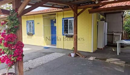Casa com 2 quartos à venda no Daniela, Florianópolis  por R$ 895.000