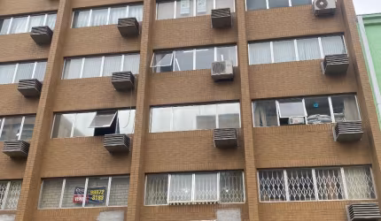 Vende-se Sala Comercial no Centro de Curitiba.