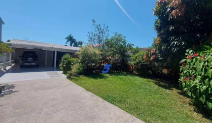 Casa com terreno amplo em Caiobá.  14x39 sendo 546m².