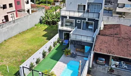 AMPLO SOBRADO COM PISCINA E VISTA PARA O MAR