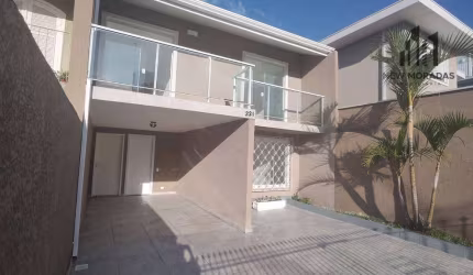 Sobrado com 3 dormitórios à venda, 138 m² por R$ 770 - Novo Mundo - Curitiba/PR