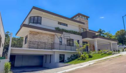 Casa alto padrão com 5 suítes 567,61m² com piscina de borda infinita, bosque privativo e espaço gourmet - Imperdível!