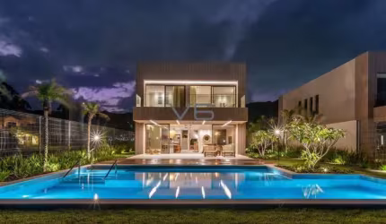 Casa alto padrão com 458m² privativos, 4 suítes, 4 vagas de garagem, na Praia do Estaleiro, Balneário Camboriú - SC.