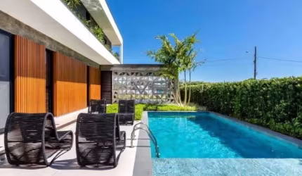 Casa alto padrão com 3 suítes, 431m² privativos, 4 vagas de garagem, em Santa Regina, Camboriú - SC