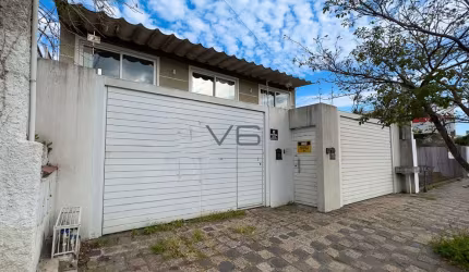 Casa Padrão, com 4 quartos, 290 m² privativos, 4 vagas de garagem, no Santa Quitéria, Curitiba - PR.