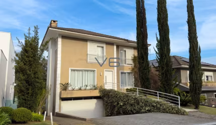 Casa em Condomínio, com 4 quartos, 427 m² privativos, 4 vagas de garagem, no Pilarzinho, Curitiba - PR..