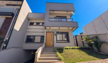 Casa Alto Padrão, com 3 quartos, 243 m² privativos, 3 vagas de garagem, no Campo Comprido, Curitiba - PR.