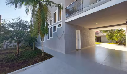 Casa Sobrado com 3 quartos, 192 m² privativos, 3 vagas de garagem, no Pineville, Pinhais - PR.