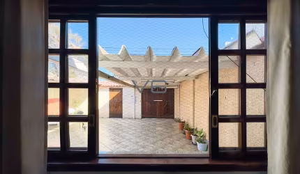 Casa Térrea com 335 m² privativos, 3 quartos, 3 vagas de garagem, no Portão, Curitiba - PR.
