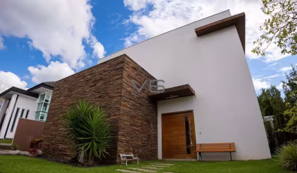 Casa mobiliada de Alto Padrão com 365 m² privativos, 4 suítes, 8 vagas de garagem, no Alphaville Graciosa