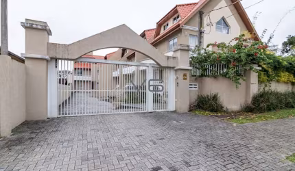 CASA EM CONDOMINIO - HUGO LANGE - 3 quartos - 1 suíte - 244 m² privativos - R$ 1.390.000.00