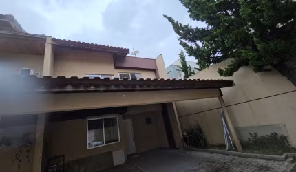 Aluga-se sobrado de 100 m2 em condomínio fechado jd das américas/ uberaba ao lado da coca cola