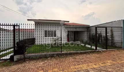 Casa com 03 Dormitórios sendo 01 Suite e Edícula com Churrasqueira no Três Lagoas