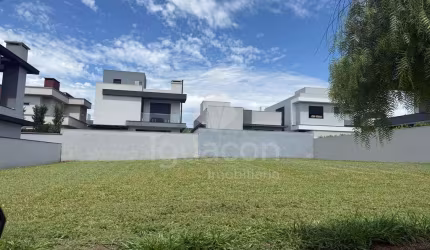 Terreno de 300m  no Condomínio Terras Alpha II no Jardim Ipê