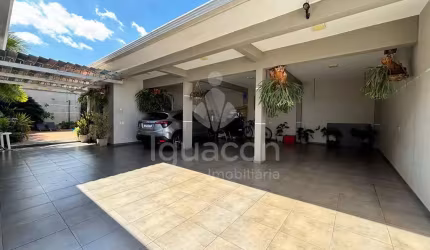 Sobrado Semi Mobiliado com 04 Suites e Piscina no Jardim Central