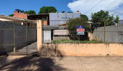 Casa com 03 Dormitórios e Amplo Quintal no Jardim Curitibano próximo a Vila A