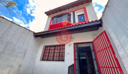Sobrado para venda no Centro de Santo André-SP. Possui terreno com 125m2 (5x25) e construção de 207m2.
