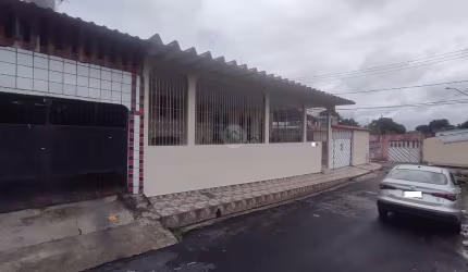 Casa 4 suítes a venda no Conjunto Ajuricaba Manaus