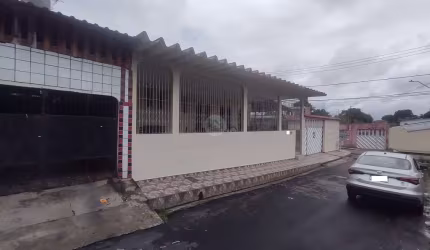 Casa 4 suítes a venda no Conjunto Ajuricaba Manaus