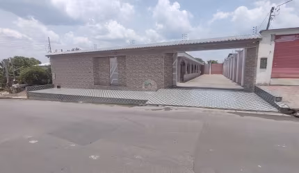Casa com quintal grande a venda no bairro Tarumã, Manaus