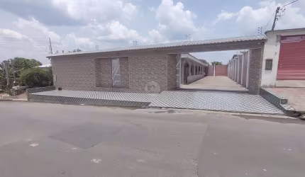 Casa com quintal grande a venda no bairro Tarumã, Manaus