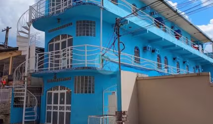 Prédio com 10 apartamentos a venda no bairro Alvorada, Manaus-AM.