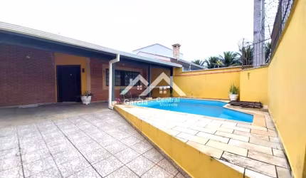 Casa com piscina em Peruíbe