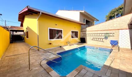 Casa com piscina em Peruíbe