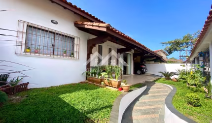 Casa pé na areia em Peruíbe
