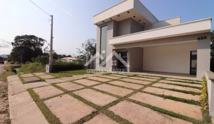 Casa em condomínio em Peruíbe com 3 quartos sendo 2 suítes