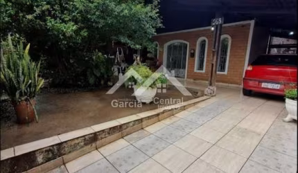 CASA EM PERUÍBE