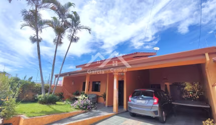 Casa em Peruíbe com piscina