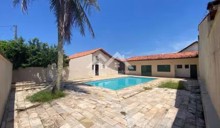 Casa com piscina em Peruíbe
