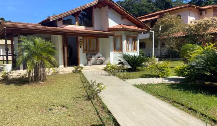 Casa de fazenda em condomínio residencial fechado em Peruíbe