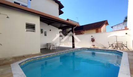 Sobrado com piscina em Peruíbe