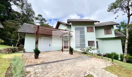 Sitio de alto padrão em Campo Alegre em condomínio, residência com 500 m² construídos e terreno de 62.000 m², escriturado