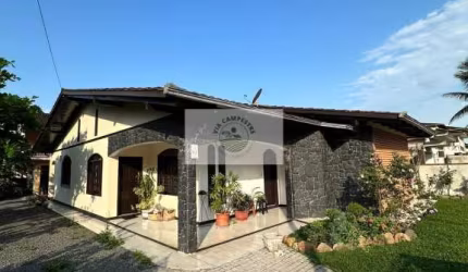 Casa com amplo terreno no bairro Comasa