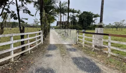 Terreno rural em Pirabeiraba com 152.000 m2, pastagem, rio, nascente, casa boa