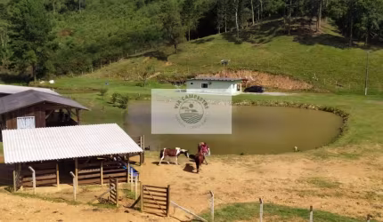 Sítio com 48.000 m², dois lagos, residência, ranchos, lindas araucárias, na Estrada Laranjeiras, aceita permuta