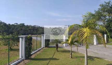 Terreno em Condomínio fechado em Pirabeiraba, escriturado, com 1.387 m²