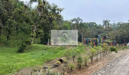 Terreno em condomínio fechado de campo na subida da serra de Campo Alegre, aceita carro e parcelamento