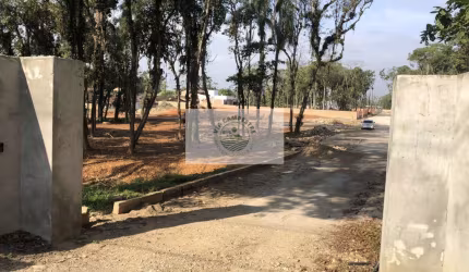 Terreno em condomínio fechado em Pirabeiraba com 9.000 m², frente para o asfalto, aceita permuta