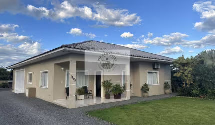 Casa na Estrada da Ilha, frente para o asfalto, oportunidade única na região